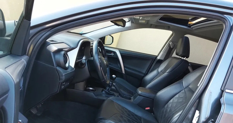 Toyota RAV4 cena 64990 przebieg: 150000, rok produkcji 2015 z Żychlin małe 67